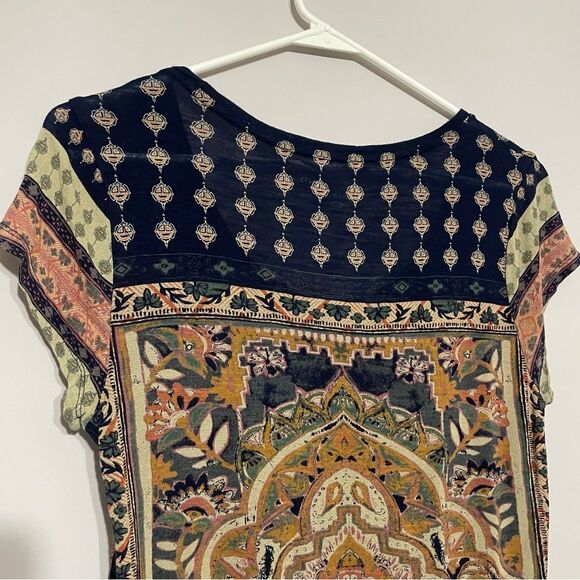 Super Soft Essential Boho Short Sleeve Scoop Neckline Graphic Tee Small - Picture 5 of 9